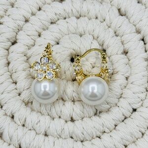 ✨ Crystal Flower and Pearl Earrings 14K laminated gold ✨